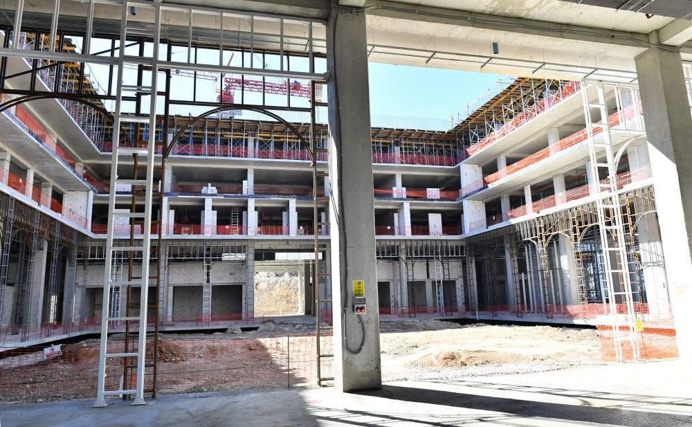 President Ilham Aliyev, First Lady Mehriban Aliyeva view progress of construction works at Shusha hotel and conference center (PHOTO/VIDEO)