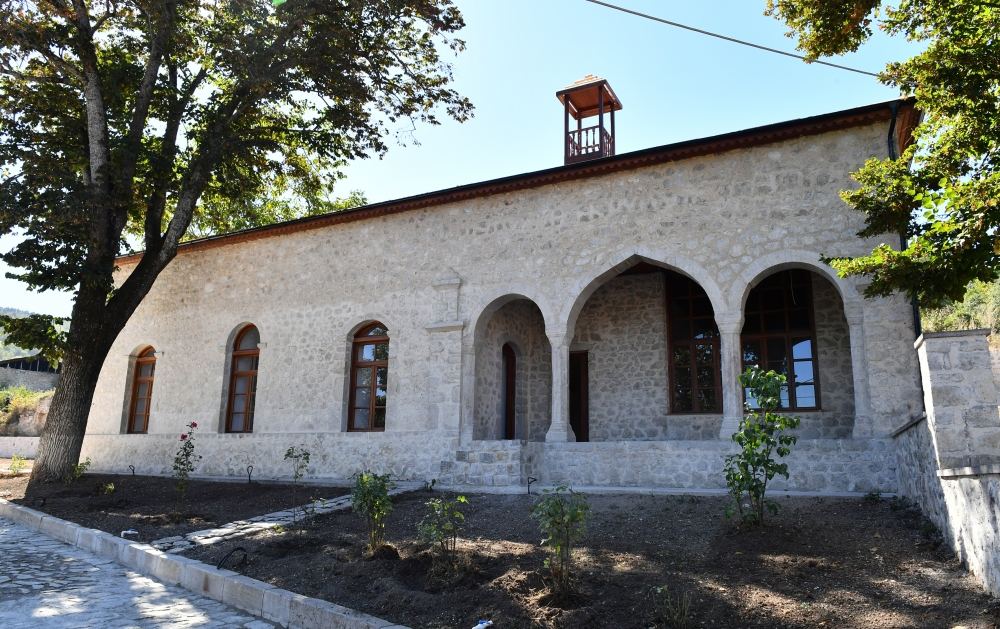 President Ilham Aliyev and First Lady Mehriban Aliyeva view progress of restoration work at Mehmandarovs' Estate Complex (PHOTO/VIDEO)