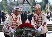 President Ilham Aliyev visits tomb of Unknown Soldier in Sofia  (PHOTO/VIDEO)