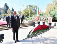 President Ilham Aliyev visits tomb of Unknown Soldier in Sofia  (PHOTO/VIDEO)