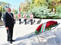 President Ilham Aliyev visits tomb of Unknown Soldier in Sofia  (PHOTO/VIDEO)