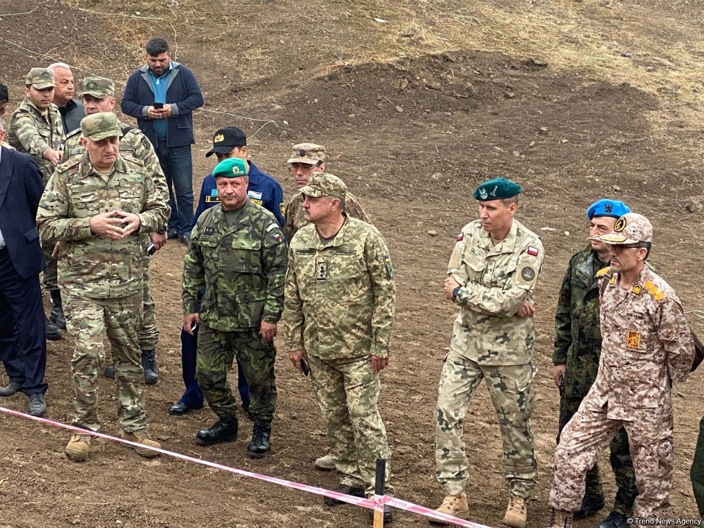 Military attachés accredited to Azerbaijan examine mass burial site found in Edilli village (PHOTO)