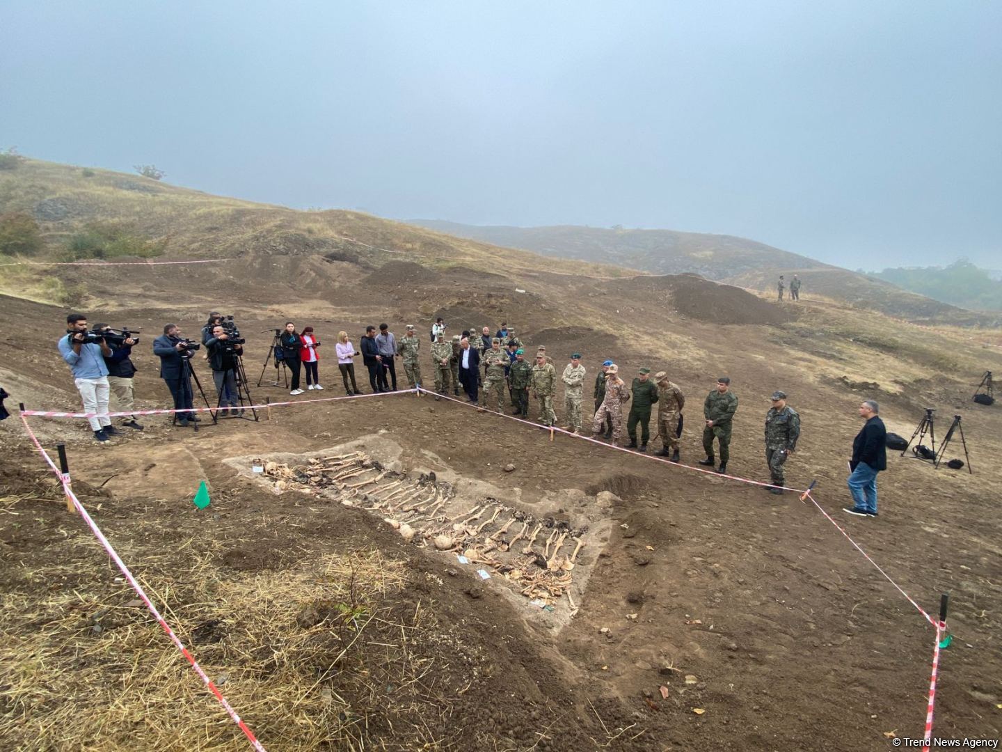 Military attachés accredited to Azerbaijan examine mass burial site found in Edilli village (PHOTO)