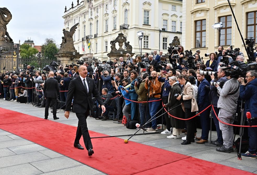 President of Azerbaijan Ilham Aliyev attends inaugural meeting of European Political Community Summit (PHOTO/VIDEO)