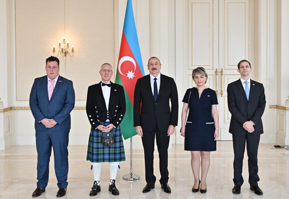 President Ilham Aliyev receives credentials of incoming ambassador of UK (PHOTO/VIDEO)