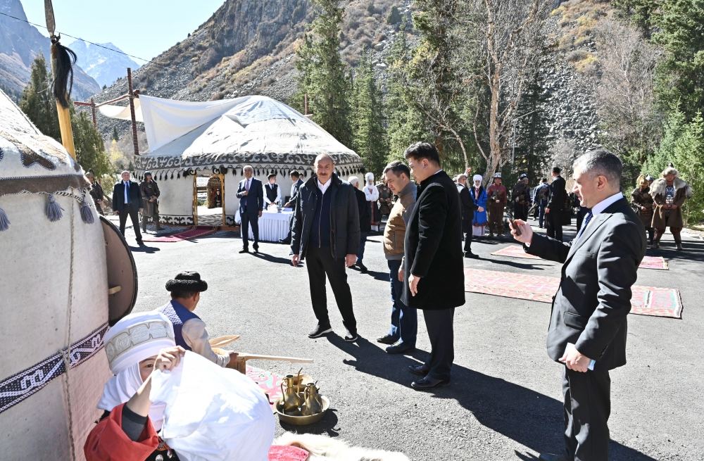 President Ilham Aliyev participates in cultural program at Ala-Archa State Natural Park in Bishkek (PHOTO/VIDEO)