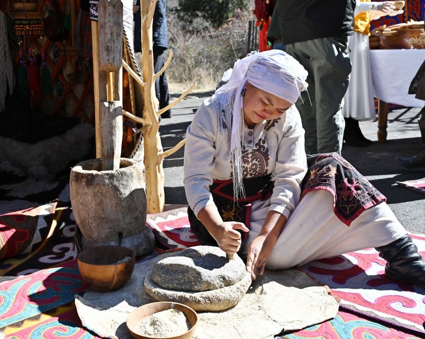 President Ilham Aliyev participates in cultural program at Ala-Archa State Natural Park in Bishkek (PHOTO/VIDEO)