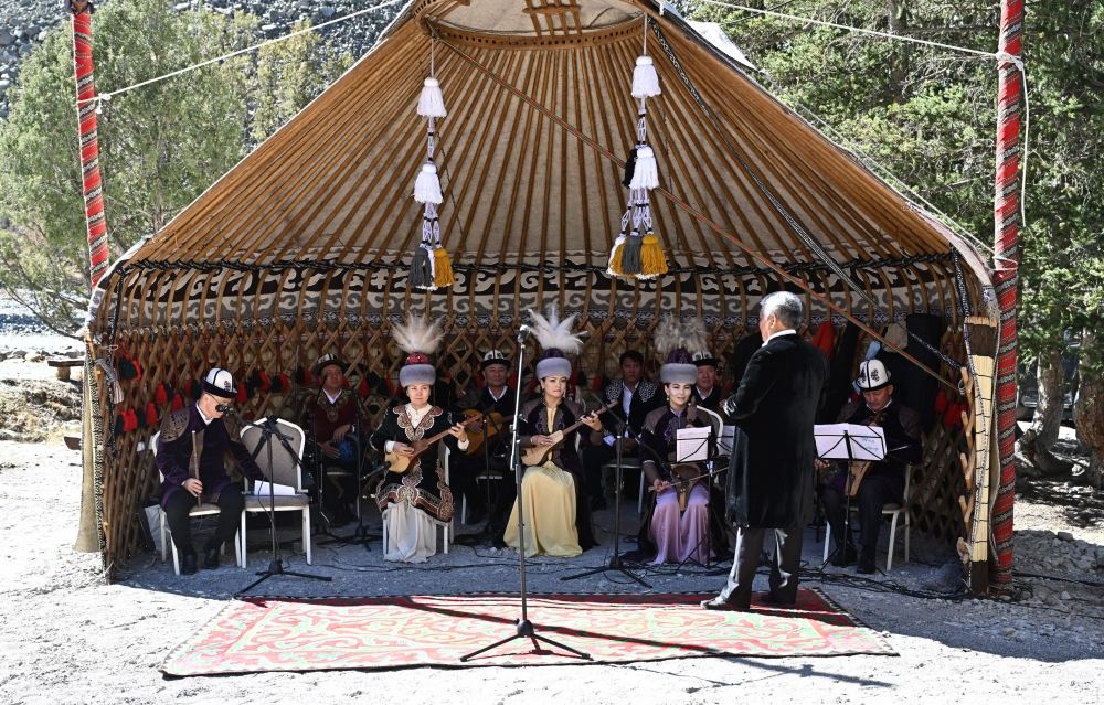 President Ilham Aliyev participates in cultural program at Ala-Archa State Natural Park in Bishkek (PHOTO/VIDEO)
