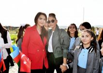 President Ilham Aliyev and First Lady Mehriban Aliyeva talk to residents of Aghali village, inquire about their conditions (PHOTO/VIDEO)