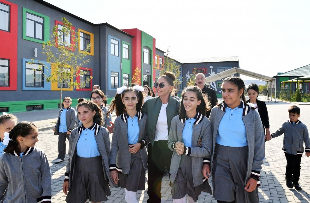 President Ilham Aliyev, First Lady Mehriban Aliyeva meet with Aghali village residents (PHOTO/VIDEO)