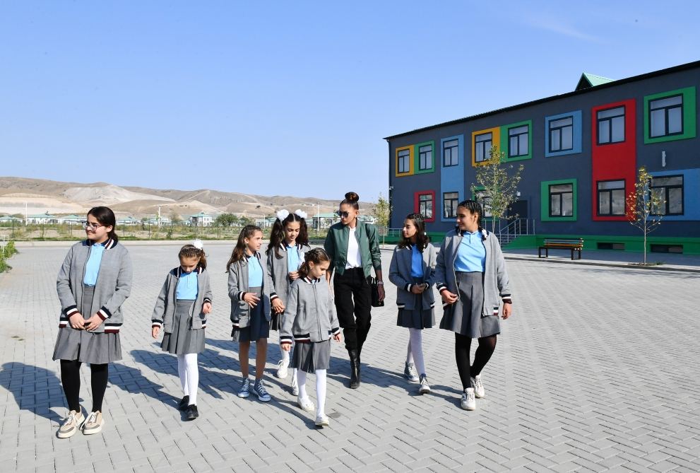 President Ilham Aliyev, First Lady Mehriban Aliyeva meet with Aghali village residents (PHOTO/VIDEO)