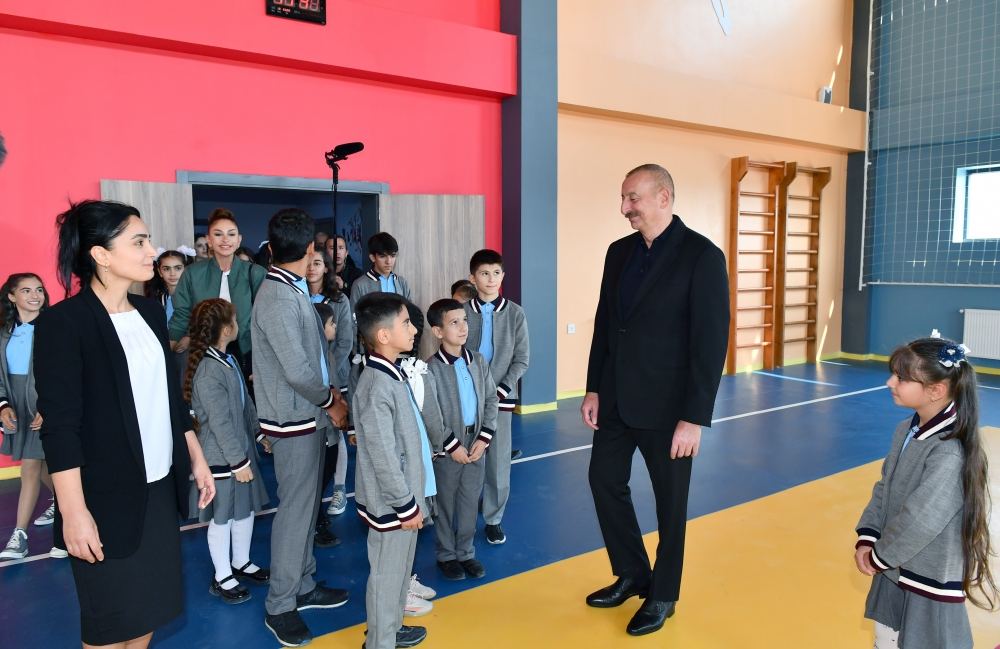 President Ilham Aliyev, First Lady Mehriban Aliyeva meet with Aghali village residents (PHOTO/VIDEO)