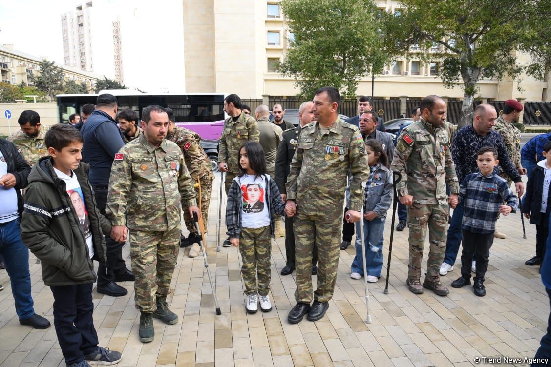 "Victory" car rally kicks off in Baku (PHOTO)