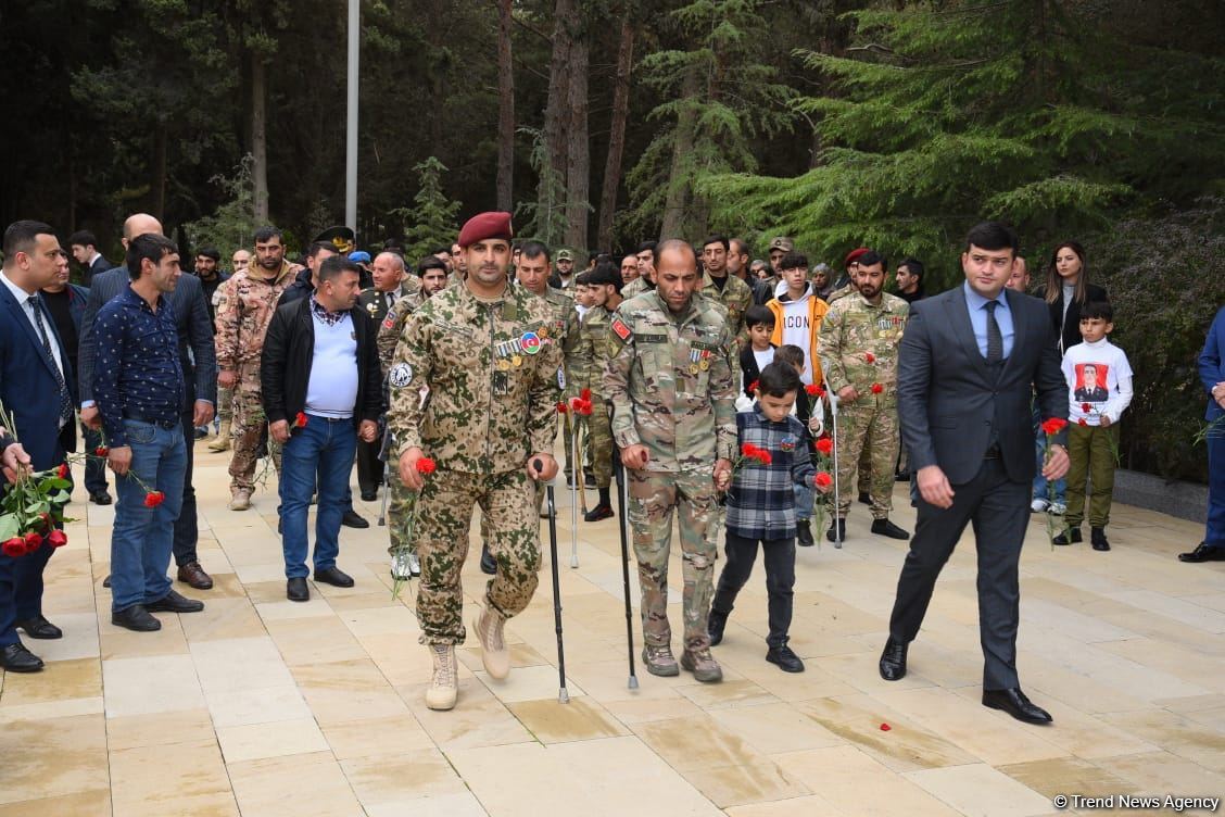 "Victory" car rally kicks off in Baku (PHOTO)