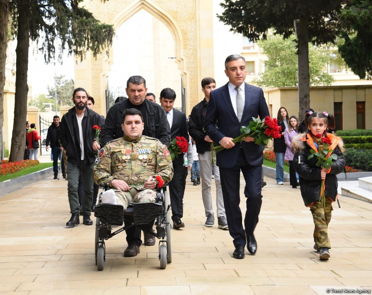 "Victory" car rally kicks off in Baku (PHOTO)