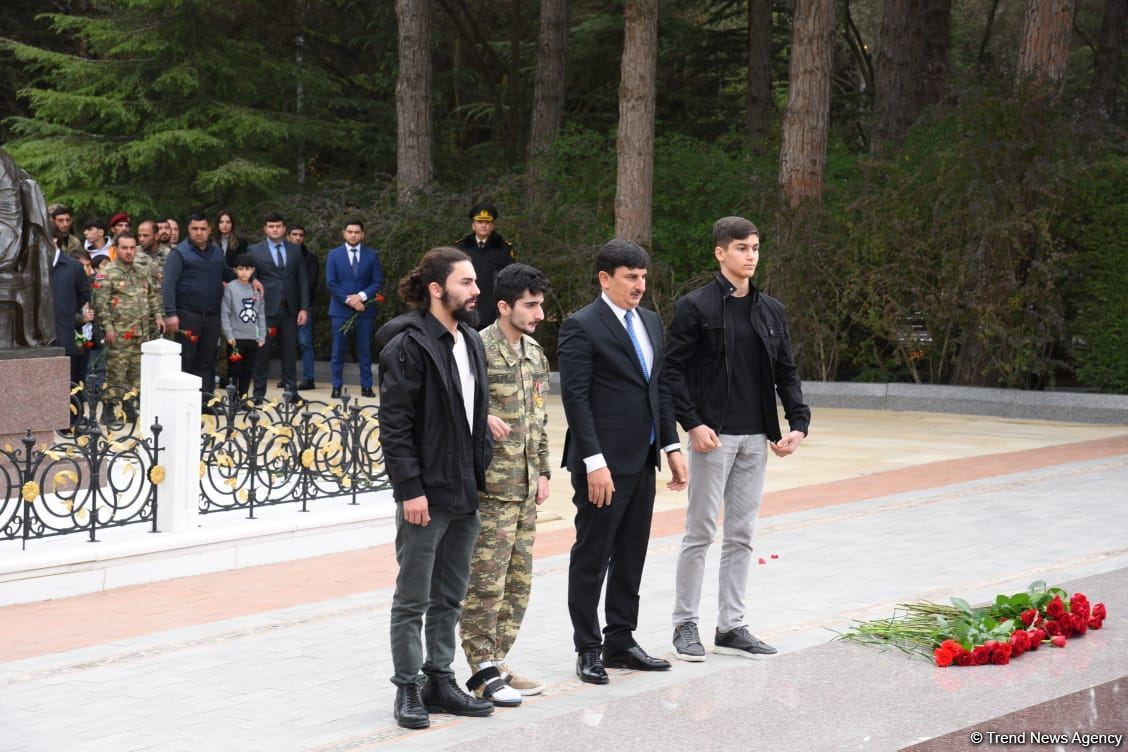 "Victory" car rally kicks off in Baku (PHOTO)