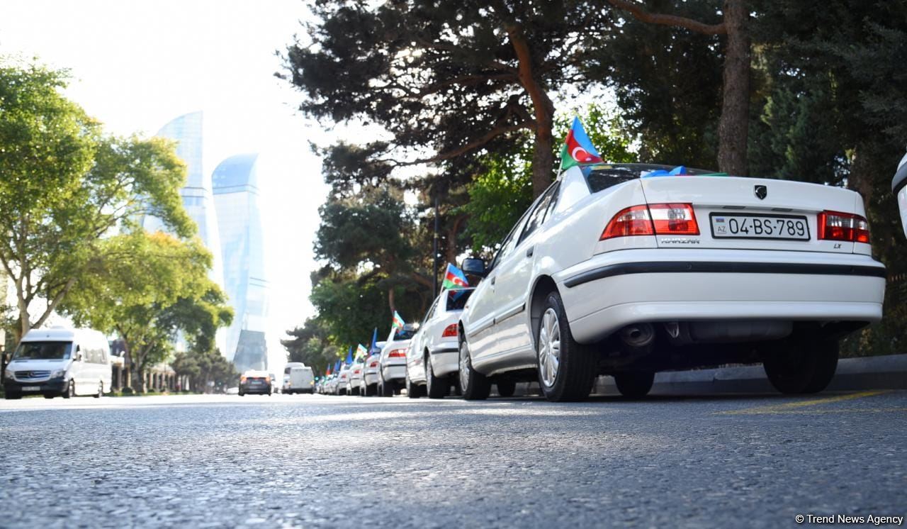 "Victory" car rally kicks off in Baku (PHOTO)