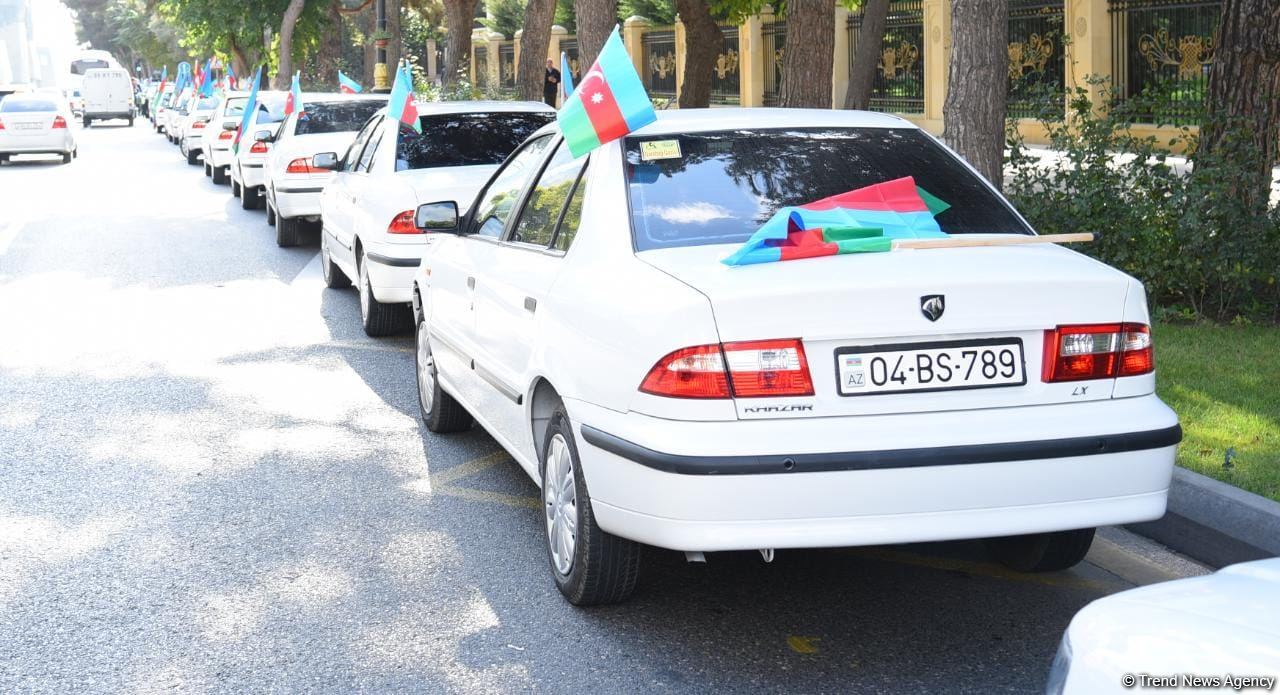 "Victory" car rally kicks off in Baku (PHOTO)