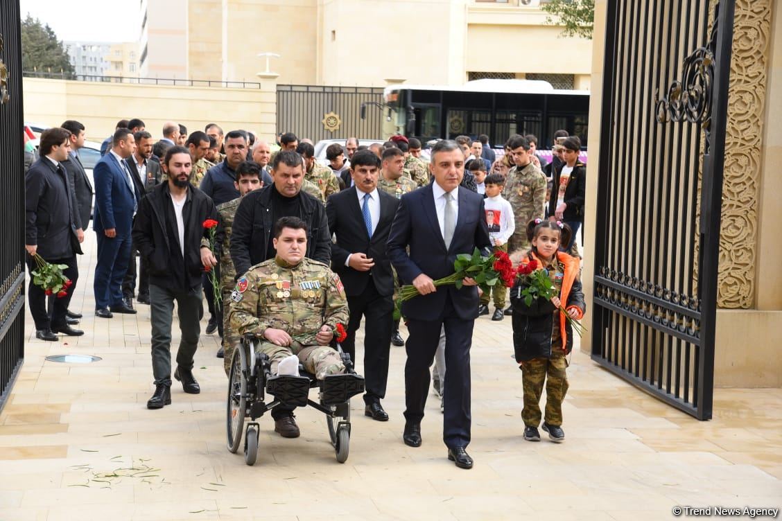 "Victory" car rally kicks off in Baku (PHOTO)