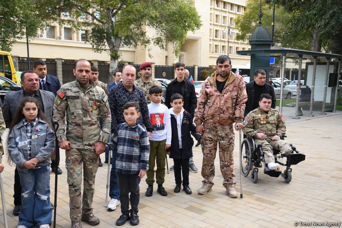 "Victory" car rally kicks off in Baku (PHOTO)