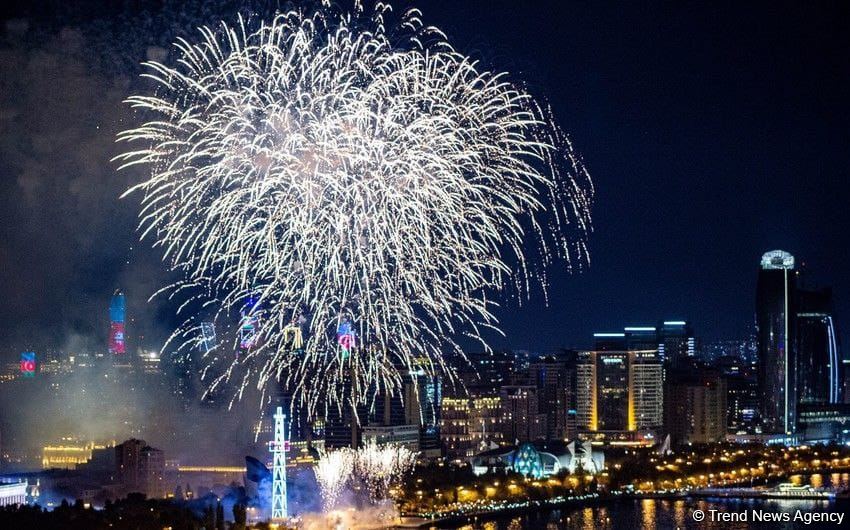 Festive concert and fireworks held in Baku on occasion of Victory Day (VIDEO)