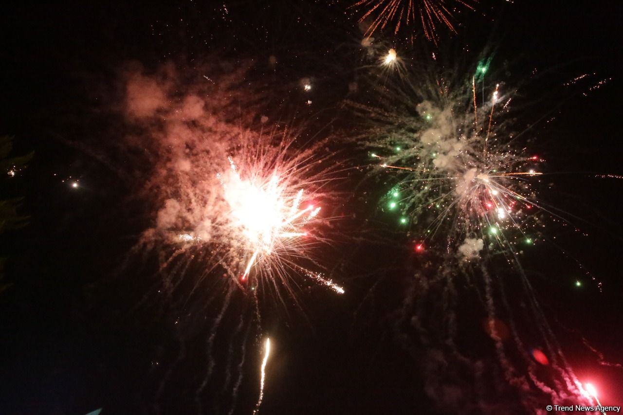 Festive concert and fireworks held in Baku on occasion of Victory Day (VIDEO)