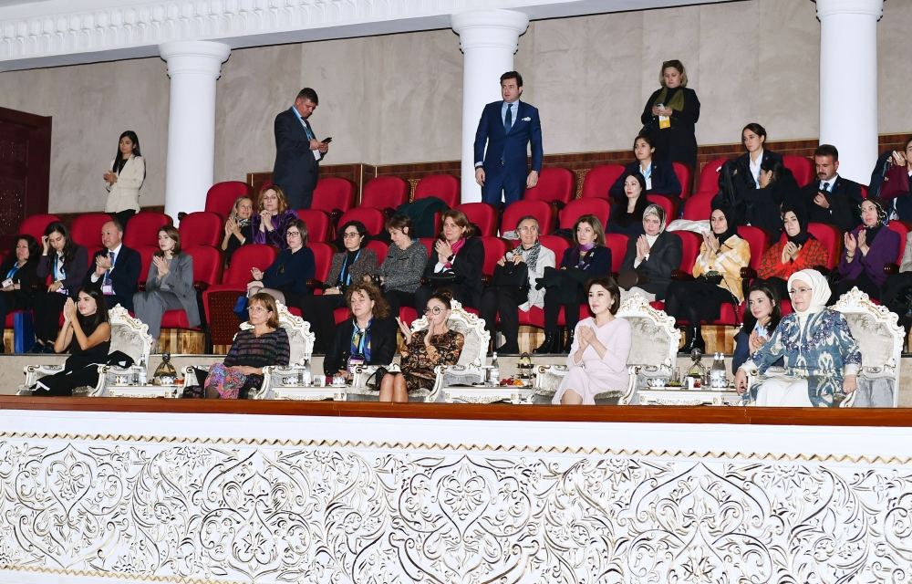 First Lady of Azerbaijan Mehriban Aliyeva watches "Lazgi" ballet in Samarkand (PHOTO/VIDEO)