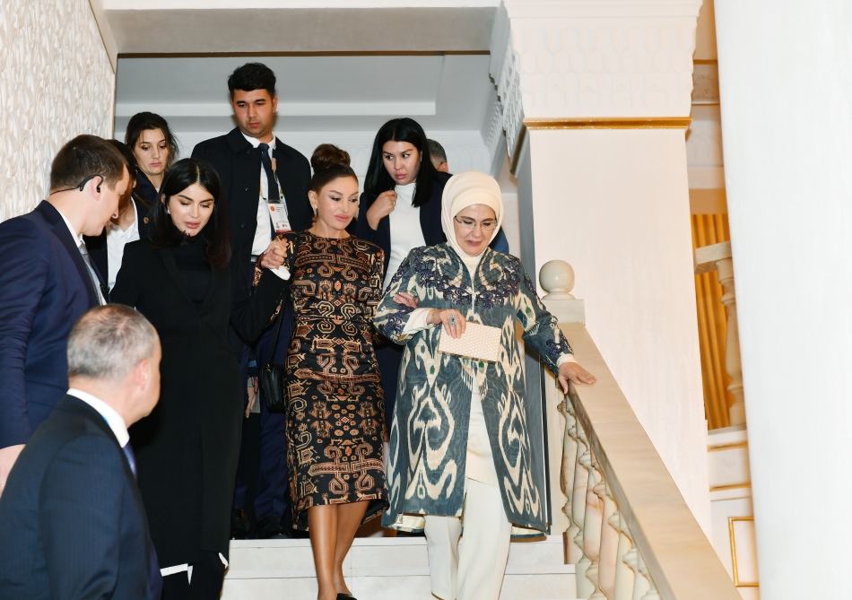 First Lady of Azerbaijan Mehriban Aliyeva watches "Lazgi" ballet in Samarkand (PHOTO/VIDEO)