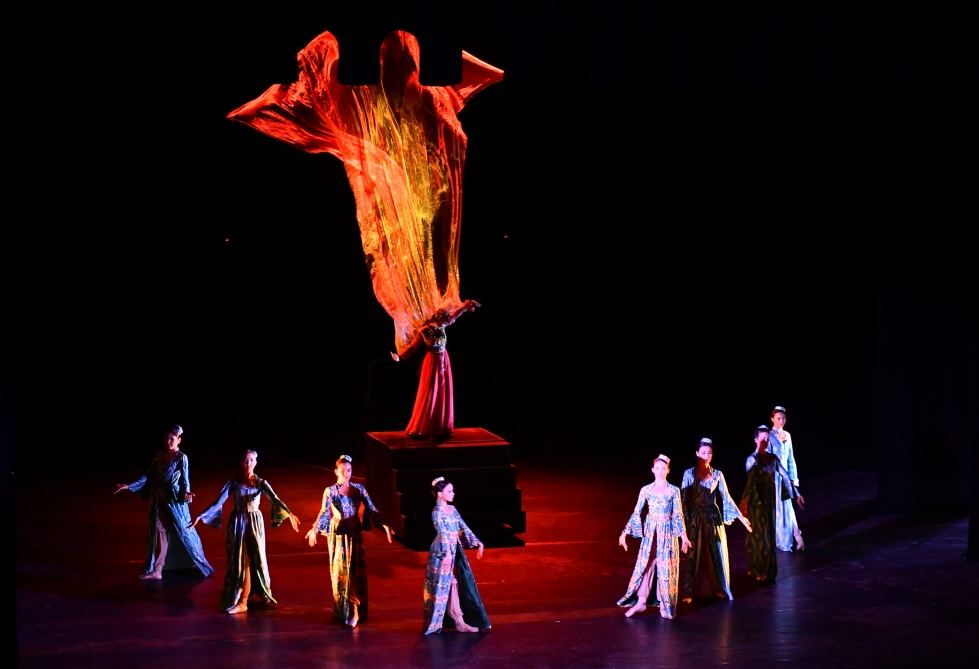 First Lady of Azerbaijan Mehriban Aliyeva watches "Lazgi" ballet in Samarkand (PHOTO/VIDEO)