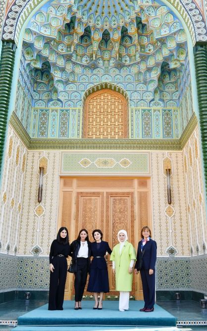 First Lady of Azerbaijan Mehriban Aliyeva visits "Eternal City" historical and ethnographic complex (PHOTO/VIDEO)