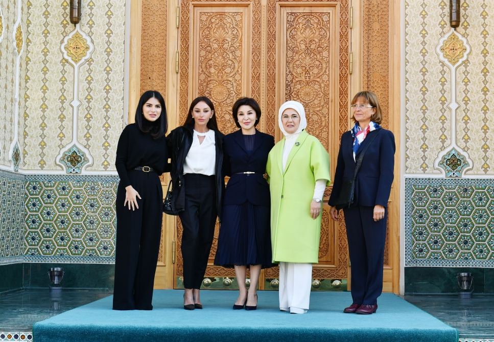 First Lady of Azerbaijan Mehriban Aliyeva visits "Eternal City" historical and ethnographic complex (PHOTO/VIDEO)