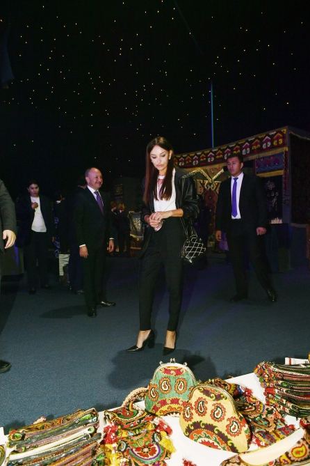 First Lady of Azerbaijan Mehriban Aliyeva views “Illusions of time” exhibition in Samarkand (PHOTO/VIDEO)