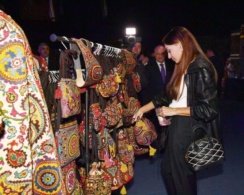 First Lady of Azerbaijan Mehriban Aliyeva views “Illusions of time” exhibition in Samarkand (PHOTO/VIDEO)