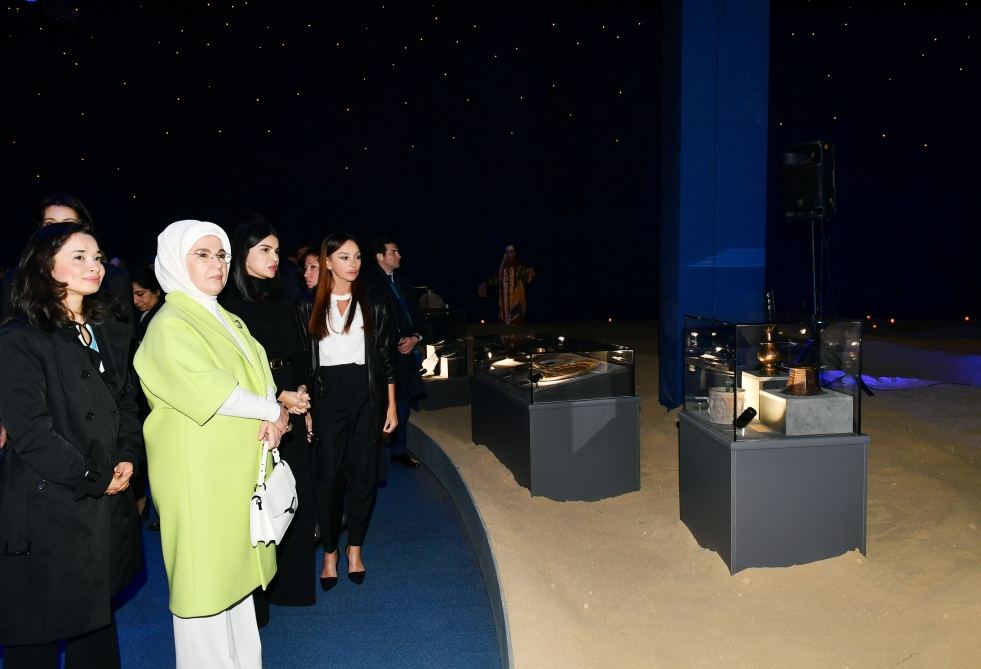First Lady of Azerbaijan Mehriban Aliyeva views “Illusions of time” exhibition in Samarkand (PHOTO/VIDEO)