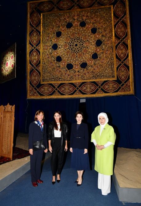 First Lady of Azerbaijan Mehriban Aliyeva views “Illusions of time” exhibition in Samarkand (PHOTO/VIDEO)