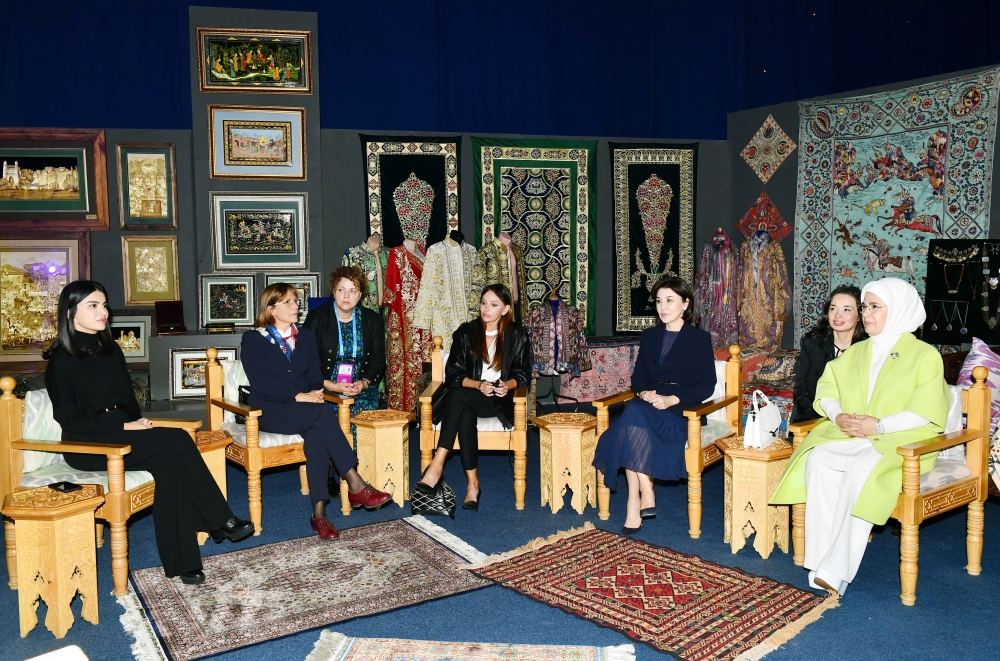 First Lady of Azerbaijan Mehriban Aliyeva views “Illusions of time” exhibition in Samarkand (PHOTO/VIDEO)