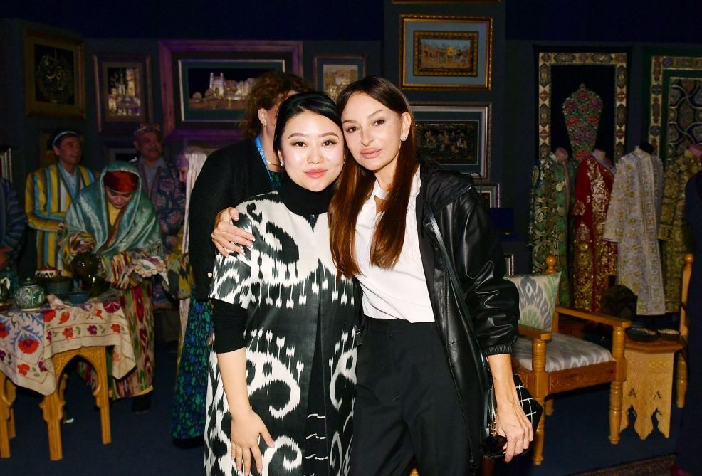 First Lady of Azerbaijan Mehriban Aliyeva views “Illusions of time” exhibition in Samarkand (PHOTO/VIDEO)