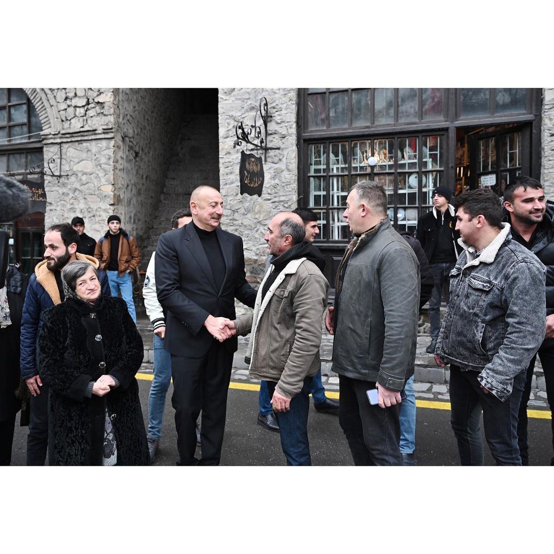 President Ilham Aliyev, First Lady Mehriban Aliyeva meet and talk with residents of Shaki (PHOTO)