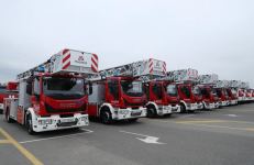 President Ilham Aliyev views newly purchased special purpose equipment and ambulances
(PHOTO)
