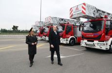 President Ilham Aliyev views newly purchased special purpose equipment and ambulances
(PHOTO)