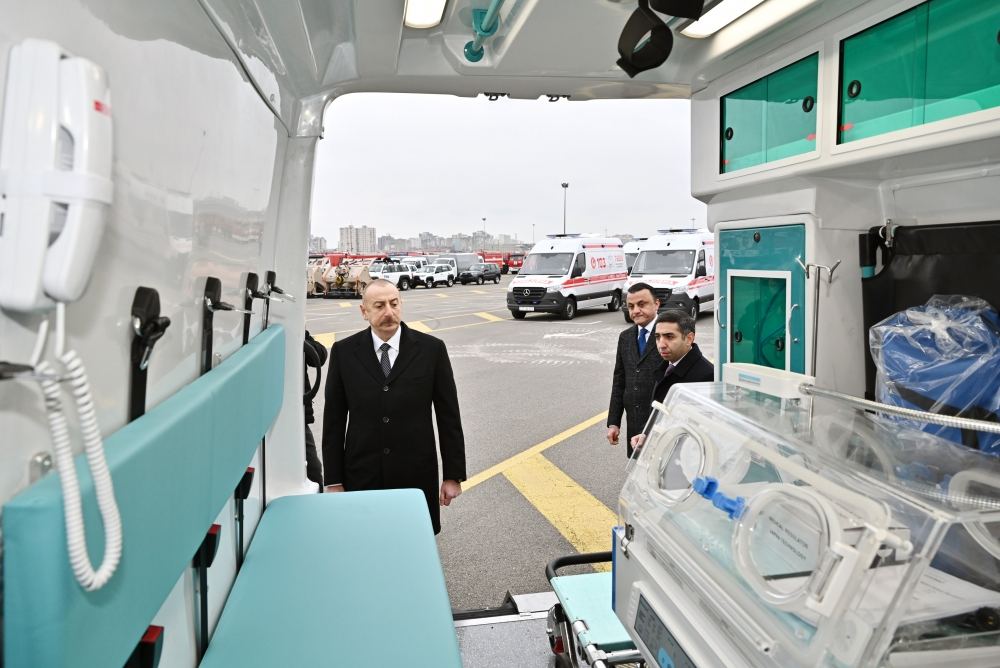 President Ilham Aliyev views newly purchased special purpose equipment and ambulances
(PHOTO)