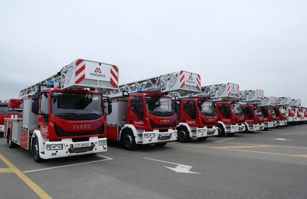 President Ilham Aliyev views newly purchased special purpose equipment and ambulances
(PHOTO)