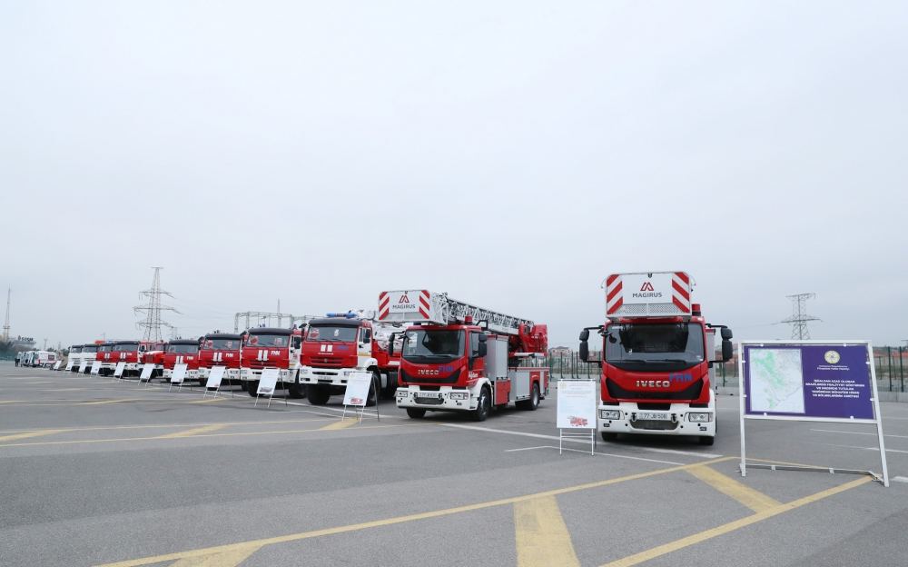 President Ilham Aliyev views newly purchased special purpose equipment and ambulances
(PHOTO)