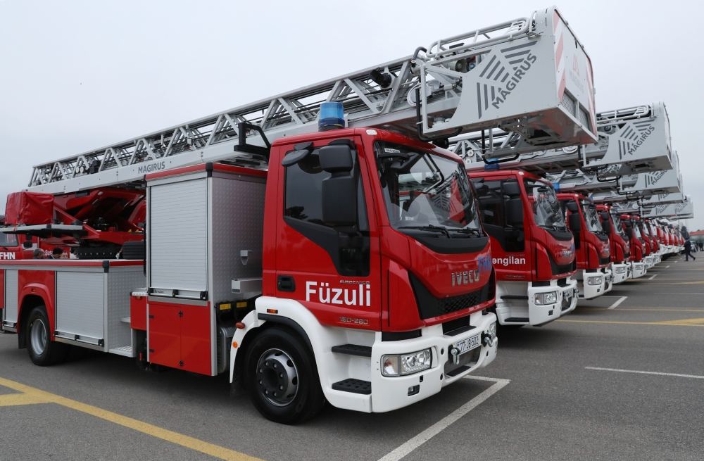 President Ilham Aliyev views newly purchased special purpose equipment and ambulances
(PHOTO)