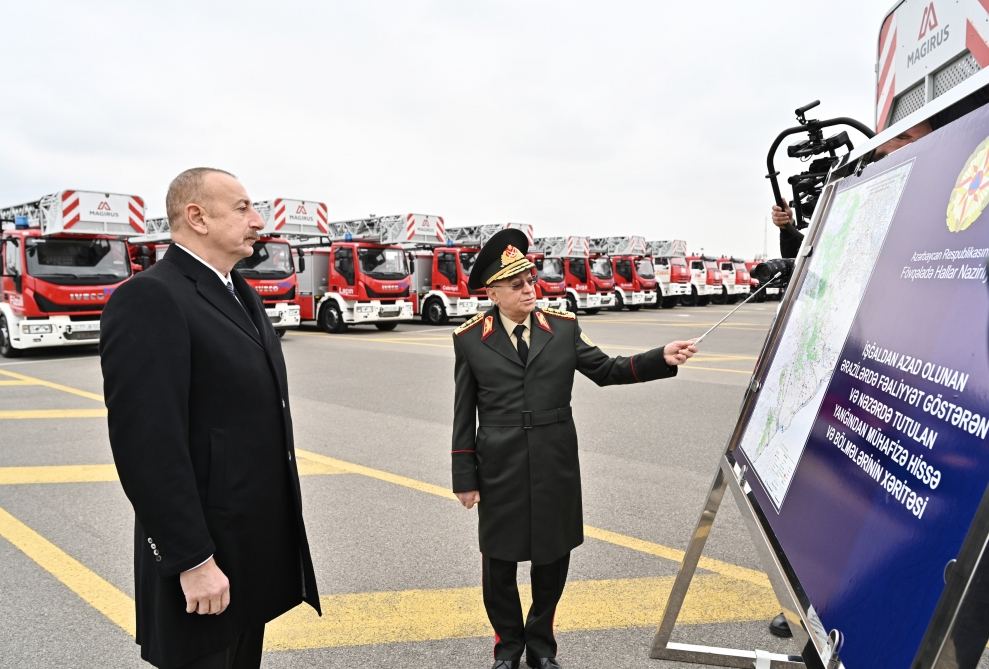 President Ilham Aliyev views newly purchased special purpose equipment and ambulances
(PHOTO)