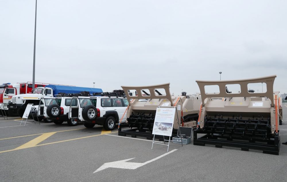 President Ilham Aliyev views newly purchased special purpose equipment and ambulances
(PHOTO)