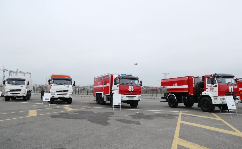President Ilham Aliyev views newly purchased special purpose equipment and ambulances
(PHOTO)