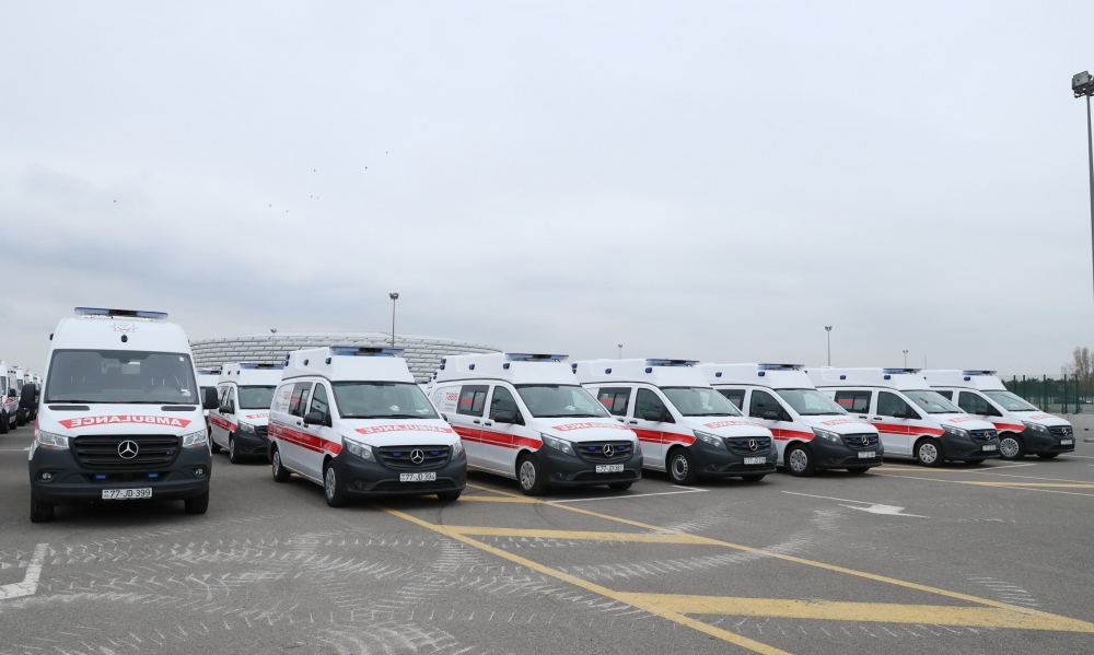 President Ilham Aliyev views newly purchased special purpose equipment and ambulances
(PHOTO)