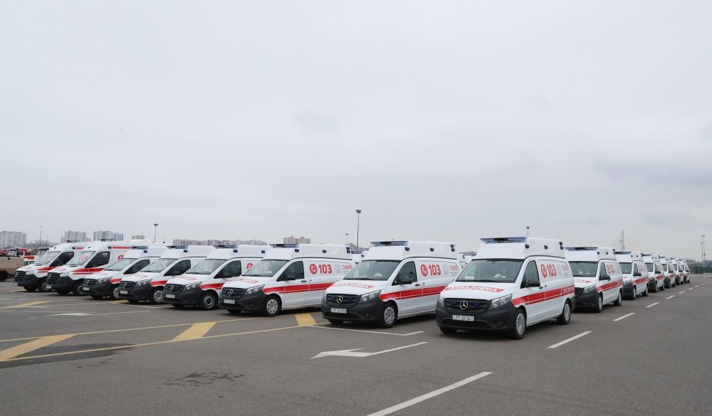 President Ilham Aliyev views newly purchased special purpose equipment and ambulances
(PHOTO)
