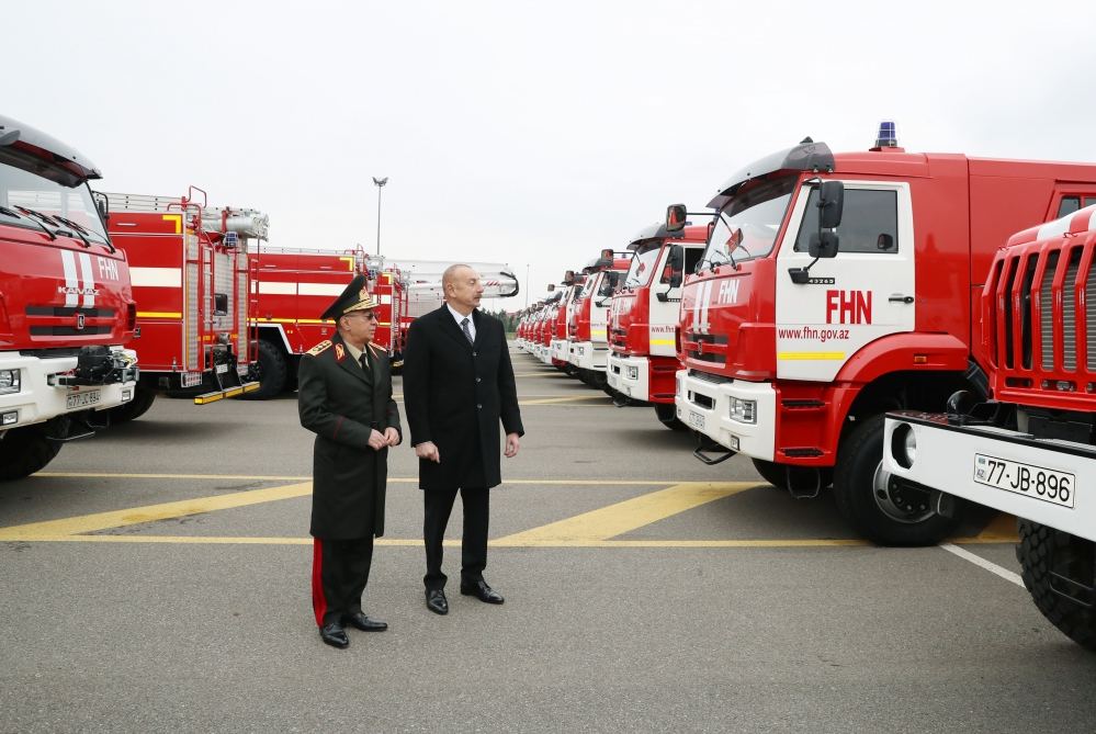 President Ilham Aliyev views newly purchased special purpose equipment and ambulances
(PHOTO)